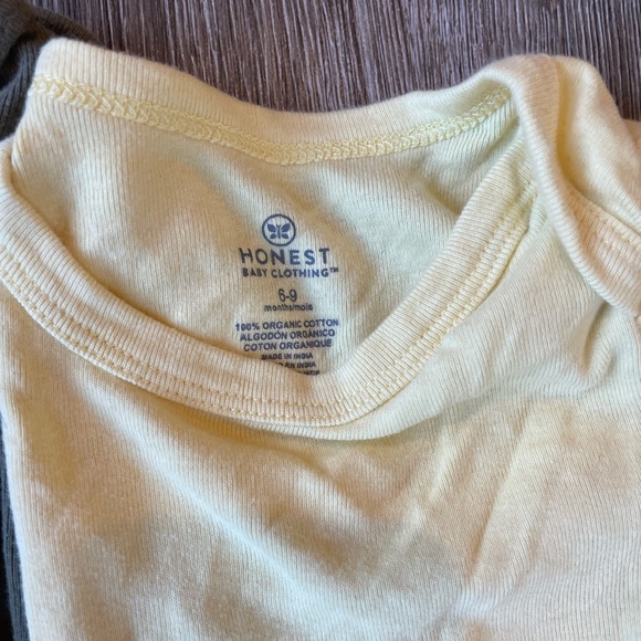 Honest Company Long Sleeve Onsies - Picture 2 of 4